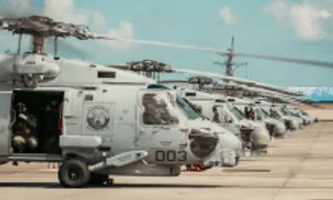 Tàu chiến, máy bay Mỹ nối đuôi sơ tán tránh bão Milton