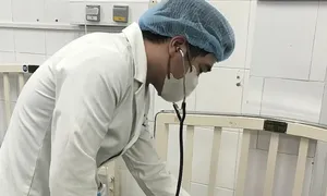 Cảnh sát mở đường đưa sản phụ chuyển dạ đến viện